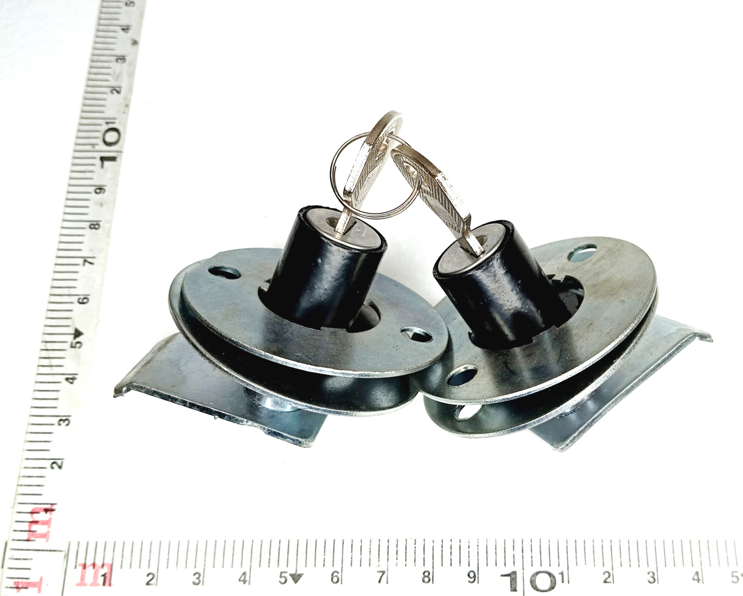 Замок инструментального ящика