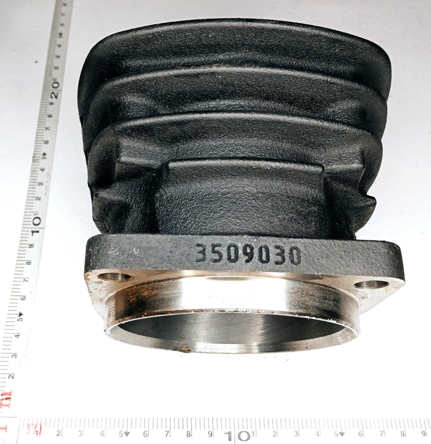 Цилиндр одноцилиндрового компрессора