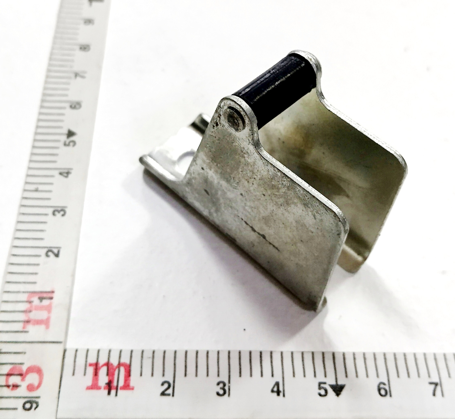 Фиксатор замка панели