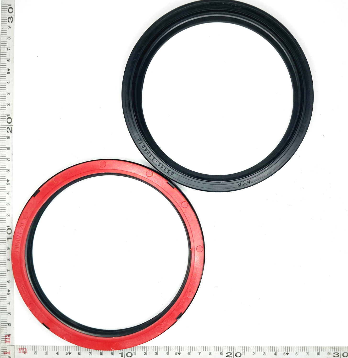 Сальник 142х168х16 задней ступицы внутренний