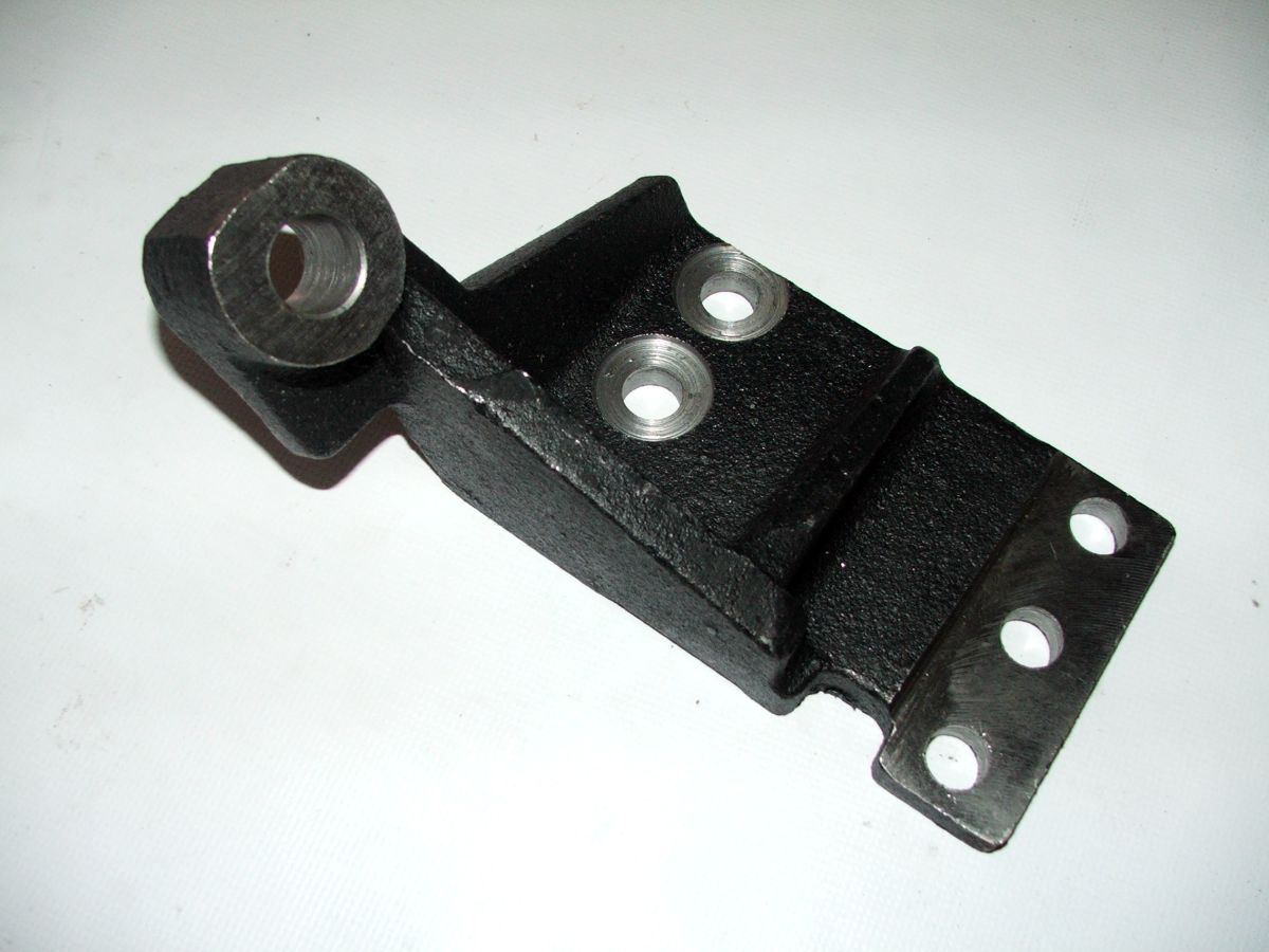 Кронштейн крепления задней опоры правый 6460