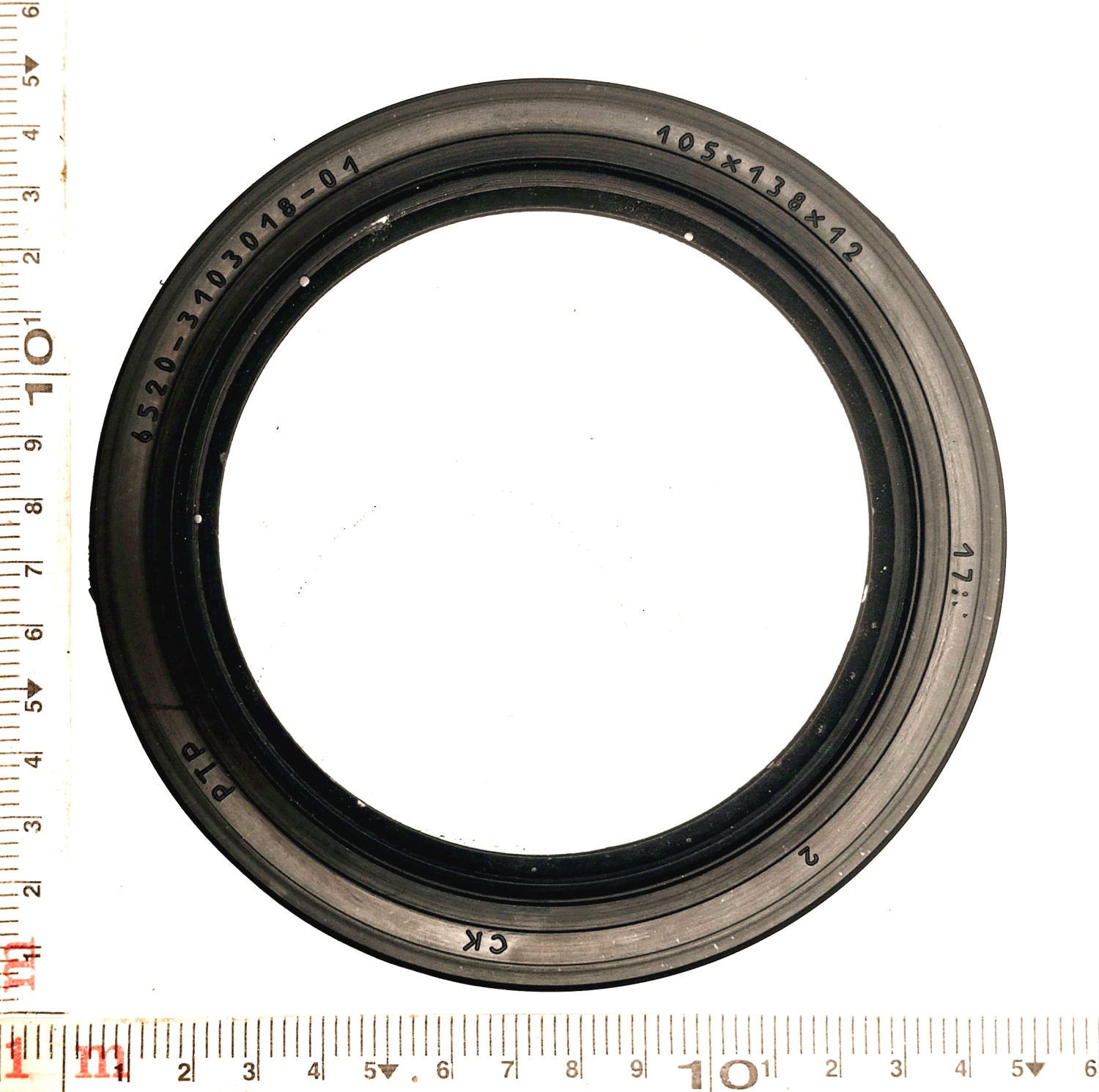 Сальник 105х138х12 передней ступицы 6520