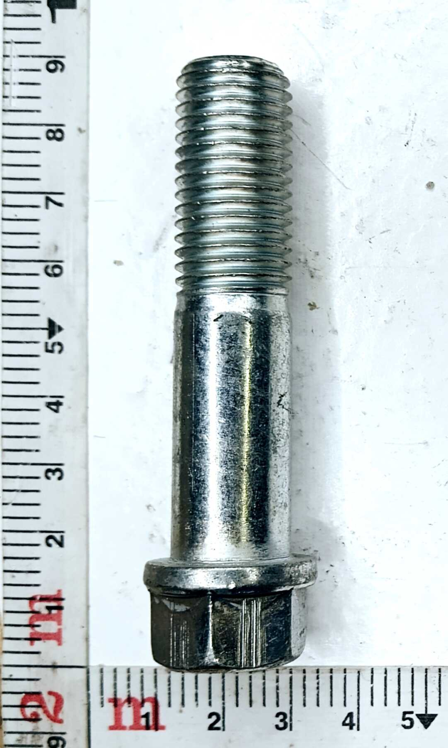Болт М16х70 крепления коленвала