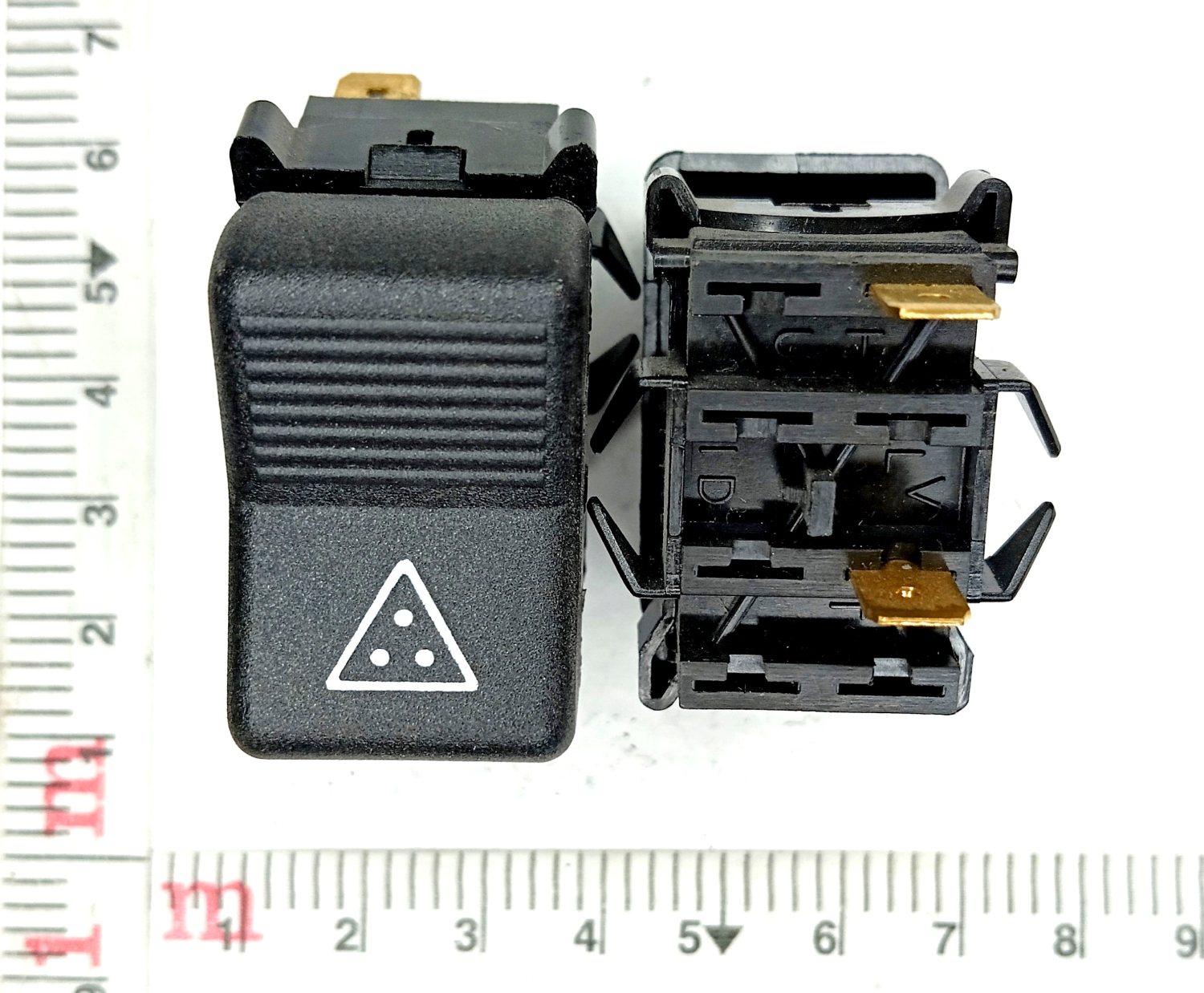 Клавиша знака автопоезда КАМАЗ, ГАЗ, УРАЛ, МЗКТ, КЗКТ 12/24 В ВК 343-01.16